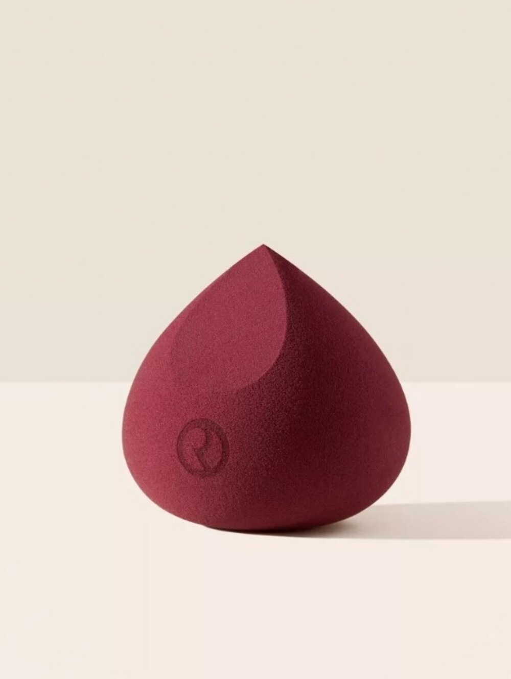 RARE BEAUTY SOFT TOUCH MAKEUP BLENDING SPONGE. - Picture 5 of 7